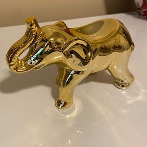 Elephant ring holder
